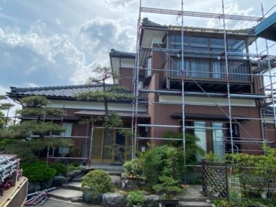 足場組立の様子をご紹介しちゃいます😊 