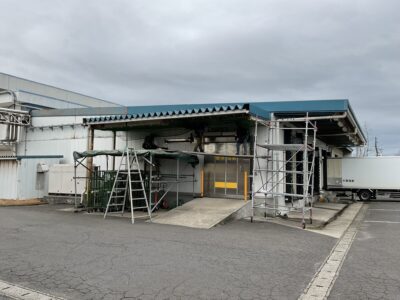 防鳥ネット取付け（施工中）