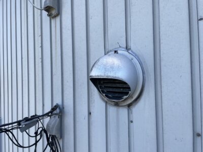 換気フード/コーキング打ち替え(施工前)