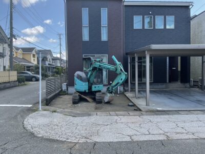 鋤取り、砕石＆転圧　施工中