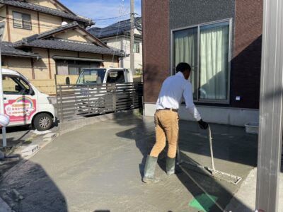 コンクリート打設仕上げ　施工中